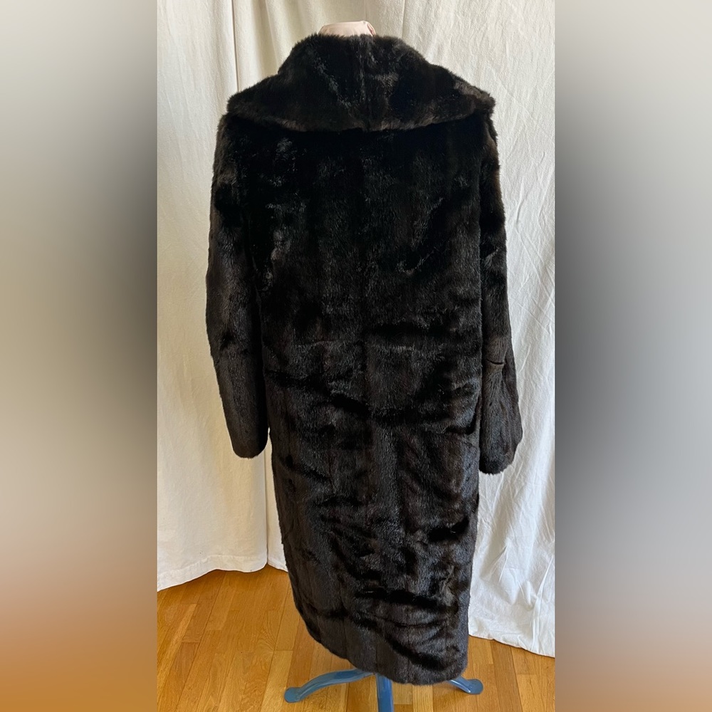 Long faux fur coat faux mink dark brown fits size large very soft and elegant - Picture 3 of 10